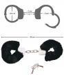 Manette con peluche nero.
