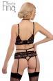 Set intimo in pizzo e velluto con catene.