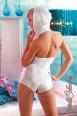 Body short con cappuccio.