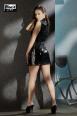 Vestito in vinile con zip anteriore.