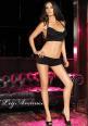 Leg Avenue: top con bretella catena e shorts.
