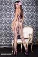 Music Legs: catsuit a rete rosa con strisce nere.