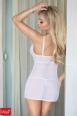 Chemise bianca in tulle e pizzo con merletti.