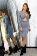 Abito grigio in maglia fine con aperture a clessidra