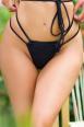 Tanga bikini Koucla con doppi fianchetti. Nero