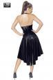 Vestito laccato con stringatura.
