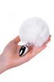 Plug in metallo argentato con peluche bianco.