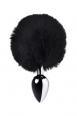 Plug in metallo argentato con peluche nero.