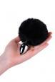 Plug in metallo argentato con peluche nero.