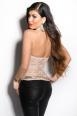 Top beige con zip e borchie dorate.