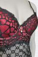 Chemise in tulle ricamato con borchie e volants. Nero-rosso