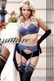 Calze nere da reggicalze con ricami e riga blu. Art. BS152
