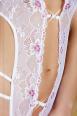 Body in pizzo con profonda apertura e strass. Bianco