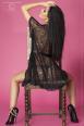 CHILIROSE: vestaglia in pizzo con cintura e perizoma.