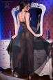 CHILIROSE: negligè in tulle e pizzo con spacco anteriore.