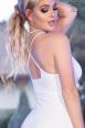 Abito lungo bianco con strass.