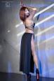 Abito lungo con ampi spacchi laterali ed inserto frontale in tulle.