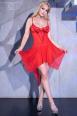 Babydoll rosso in tulle con inserto in pizzo e bijoux.