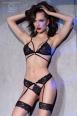 Completo intimo 2 pezzi in pizzo con giarrettiere incorporate. Nero