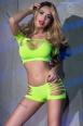 Top e shorts con intagli. Verde acceso