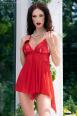 Babydoll rosso in tulle e pizzo con coppe aperte.