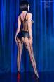 Bodystocking a rete con pantaloncini in tessuto semilucido.