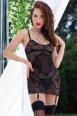 Chemise in pizzo e tulle con schiena scoperta e calze.