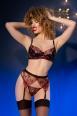 Set intimo 4 pezzi con cuori ricamati e calze.