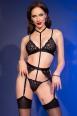Intimo 4 pezzi in pizzo con collarino + calze. Nero