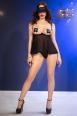 Babydoll con catenelle, perizoma, benda e copricapezzoli. Nero