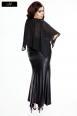 Vestito lungo con mantellina in tulle.