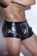 Shorts con aperture ed occhielli metallici.