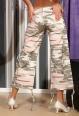 Pantaloni mimetici beige/rosa.