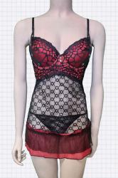 Chemise in tulle ricamato con borchie e volants. Nero-rosso