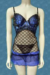 Chemise in tulle ricamato con borchie e volants. Nero-blu