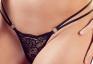 Intimo 2 pezzi carioca in pizzo con stringhe ed anelli.