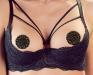 Intimo 2 pezzi carioca in pizzo con stringhe ed anelli.