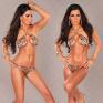 Costume da bagno leopardato con catena dorata.