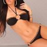 Bikini nero con anelli e pietre.